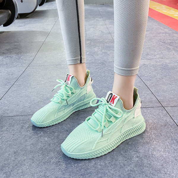 Γυναικεία υφασμάτινα αθλητικά παπούτσια με επίπεδη σόλα