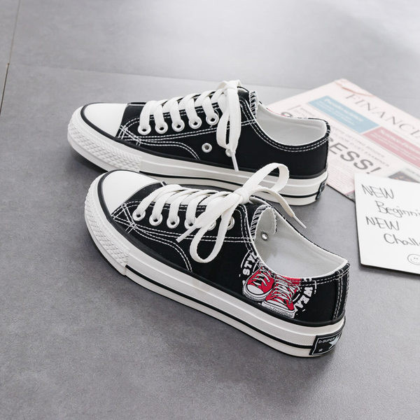 Aplikatsiooni ja lipsudega vabaaja tossud naistele