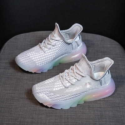 Casual γυναικεία αθλητικά παπούτσια με κέντημα και χρωματιστή σόλα