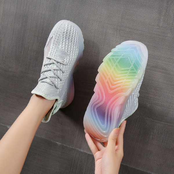 Casual γυναικεία αθλητικά παπούτσια με κέντημα και χρωματιστή σόλα