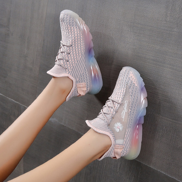 Casual γυναικεία αθλητικά παπούτσια με κέντημα και χρωματιστή σόλα