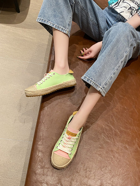 Πολύχρωμα γυναικεία αθλητικά παπούτσια από ύφασμα με επίπεδη σόλα