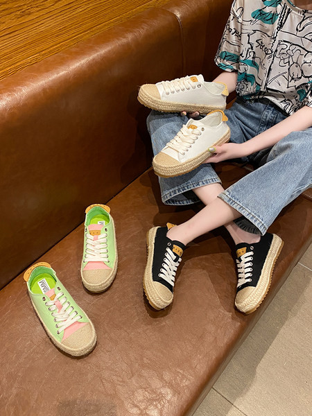 Πολύχρωμα γυναικεία αθλητικά παπούτσια από ύφασμα με επίπεδη σόλα