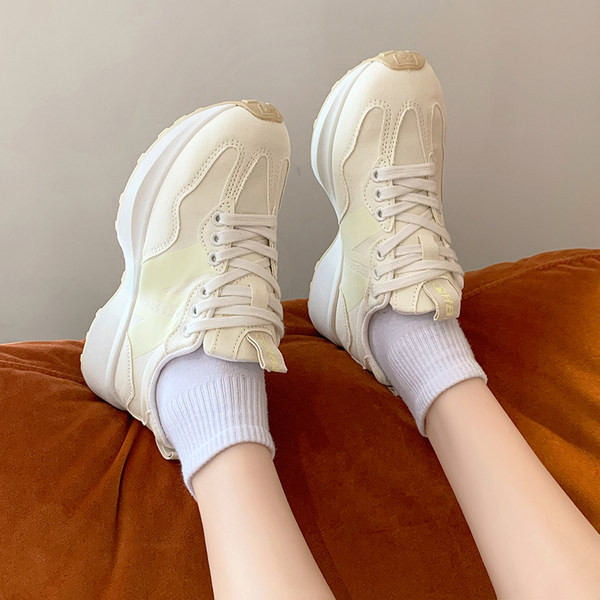 Novi model tenisica od eko brušene kože za sport i svakodnevni život