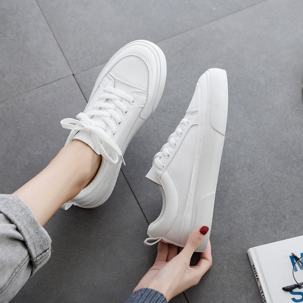 Naiste puhtad paeltega ökonahast tossud