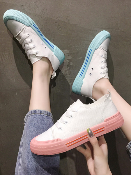 Naiste tekstiilist värvilise lameda tallaga tossud