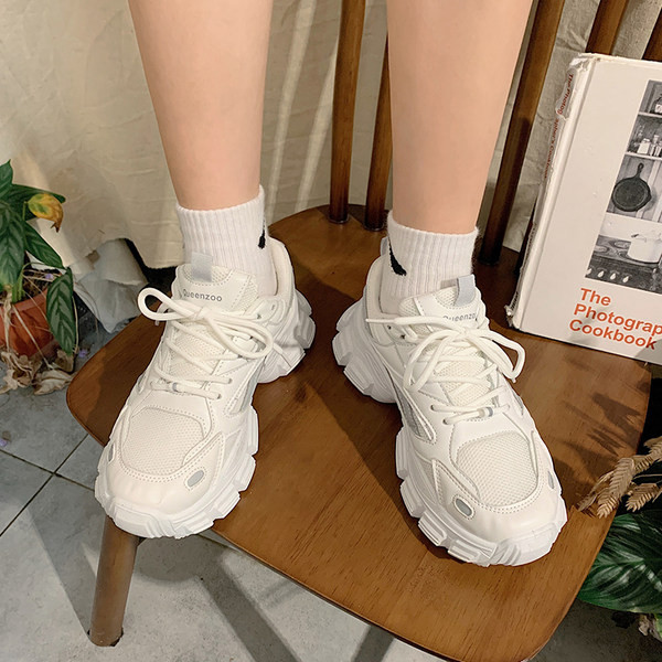 Sieviešu pavasara-vasaras kedas ar augstu raupju zoli