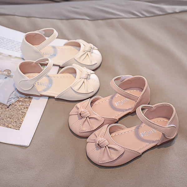 Laste kunstnahast sandaalid takjapaela ja paelaga