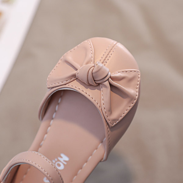 Laste kunstnahast sandaalid takjapaela ja paelaga