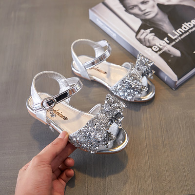 Μοντέρνα παιδικά γυαλιστερά σανδάλια με κορδέλα