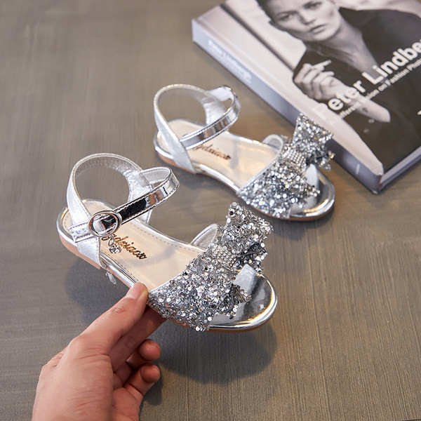 Μοντέρνα παιδικά γυαλιστερά σανδάλια με κορδέλα