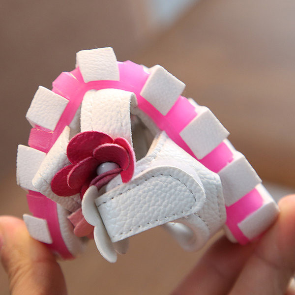 Έκο δερμάτινα παιδικά σανδάλια με λουλουδάτη διακόσμηση