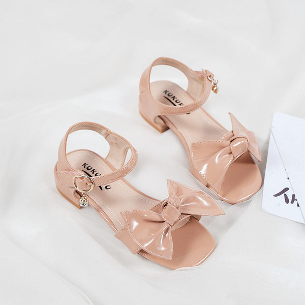 Μοντέρνα έκο δερμάτινα σανδάλια για κορίτσια με κορδέλα και μεταλλική αγκράφα