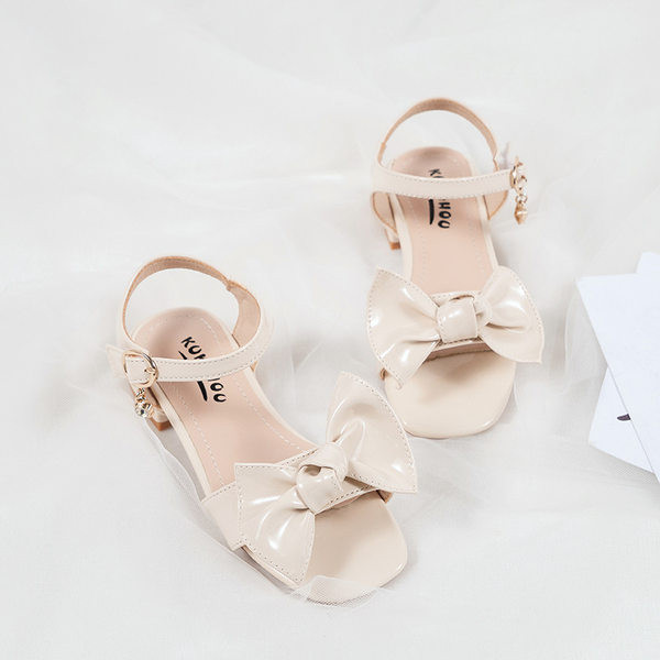 Μοντέρνα έκο δερμάτινα σανδάλια για κορίτσια με κορδέλα και μεταλλική αγκράφα