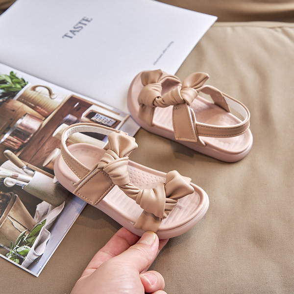 Laste kunstnahast takjapaelaga sandaalid