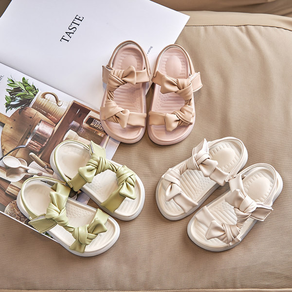 Laste kunstnahast takjapaelaga sandaalid