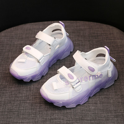 Jauna modeļa vasaras sandales no tīklveida auduma un uzlīmēm