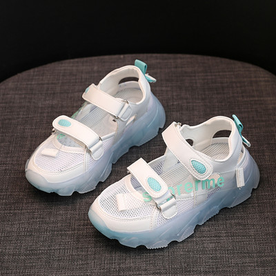 Jauna modeļa vasaras sandales no tīklveida auduma un uzlīmēm