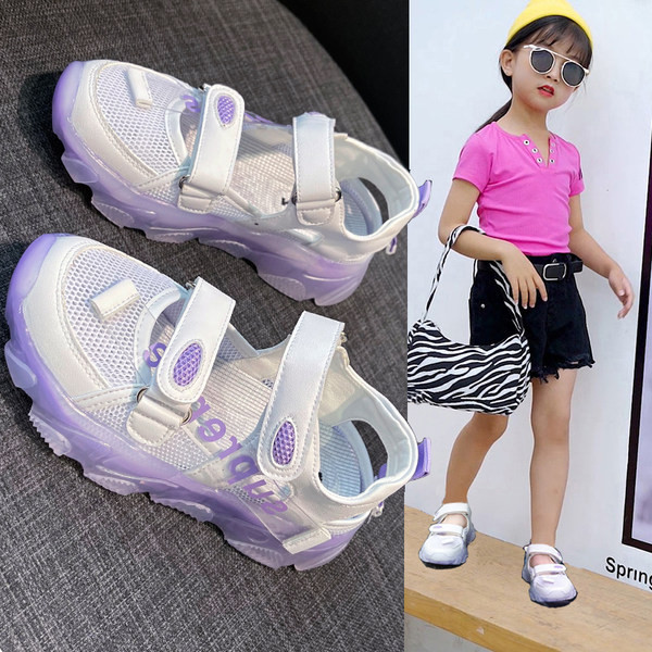 Jauna modeļa vasaras sandales no tīklveida auduma un uzlīmēm