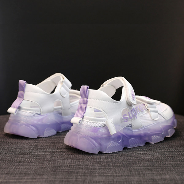 Jauna modeļa vasaras sandales no tīklveida auduma un uzlīmēm