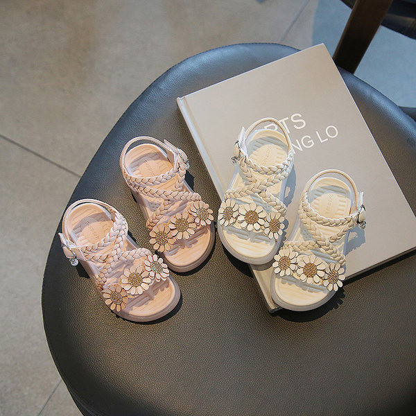 Mūsdienīgas bērnu sandales ar 3D ziediem un sprādzi