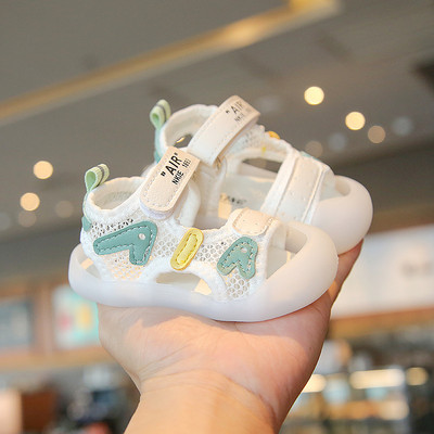 Värvilise kirjaga laste vabaajajalatsid