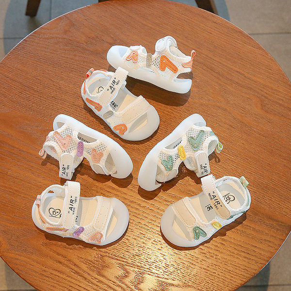 Värvilise kirjaga laste vabaajajalatsid