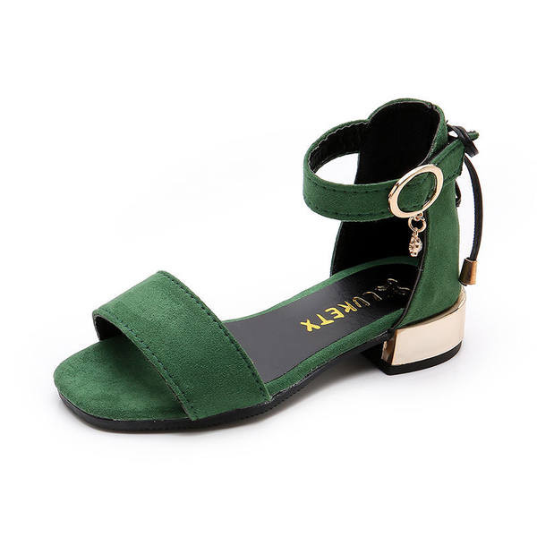 Naiste sandaalid takjakinnituse ja metallelemendiga