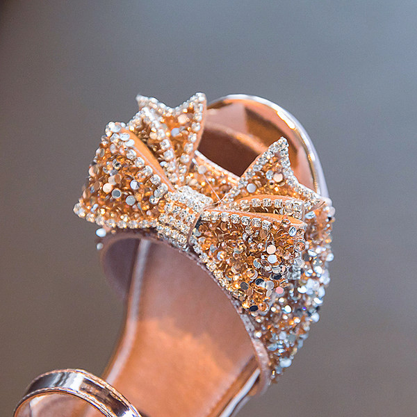 Καλοκαιρινά σανδάλια με μπροκάρ και κορδέλα