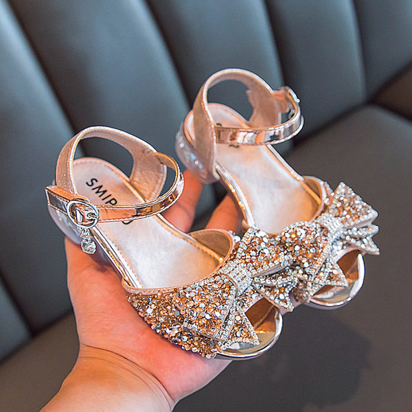 Καλοκαιρινά σανδάλια με μπροκάρ και κορδέλα