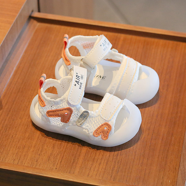 Παιδικά παπούτσια με πολύχρωμη επιγραφή κατάλληλη για κορίτσια