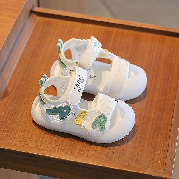 Παιδικά παπούτσια με πολύχρωμη επιγραφή κατάλληλη για κορίτσια