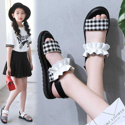 Ikdienas sandales ar cirtām meitenēm