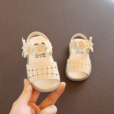 Bērnu ādas sandales meitenēm ar 3D ziediem