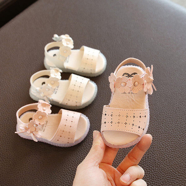 Bērnu ādas sandales meitenēm ar 3D ziediem