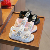 Kolmes värvitoonis metallist kaunistusega laste vabaaja sandaalid