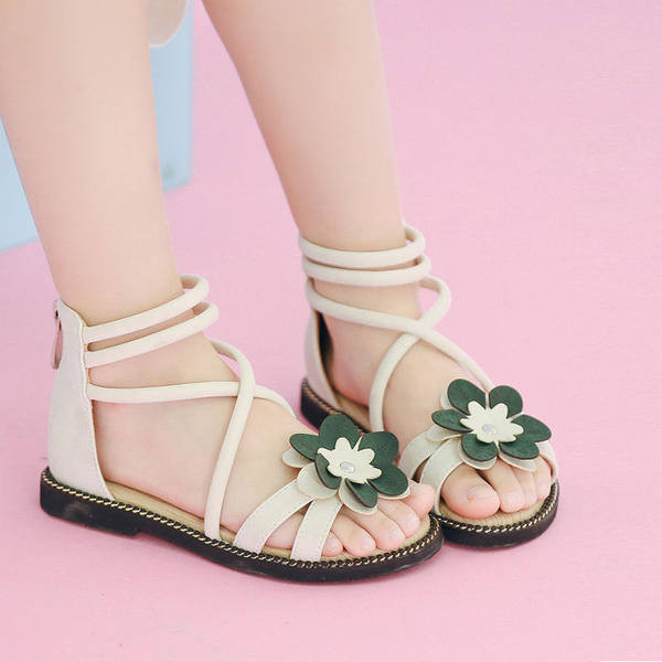 Dječje sandale s kožnim remenčićima i 3D aplikacijom