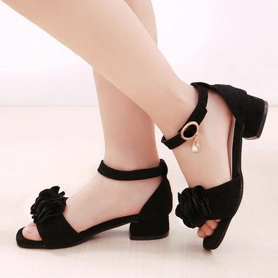 Vaikiškos basutės su velcro užsegimu ir metaliniu elementu