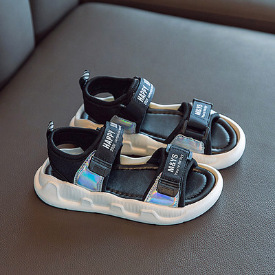 Καλοκαιρινά σανδάλια νέου μοντέλου με λουράκια και τραχιά σόλα