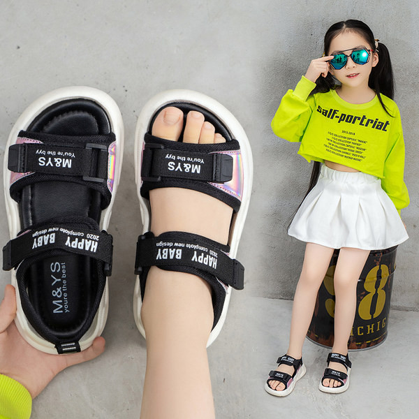 Καλοκαιρινά σανδάλια νέου μοντέλου με λουράκια και τραχιά σόλα