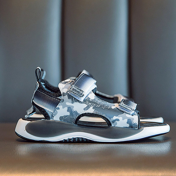 Jauns tekstila sandaļu modelis ar velcro