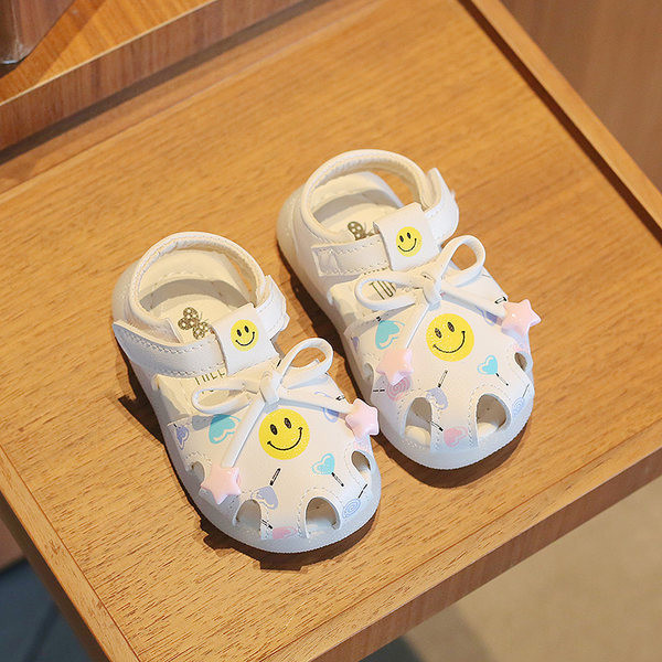 Παιδικά παπούτσια κατασκευασμένα από faux δέρμα με κορδόνια σε δύο χρώματα