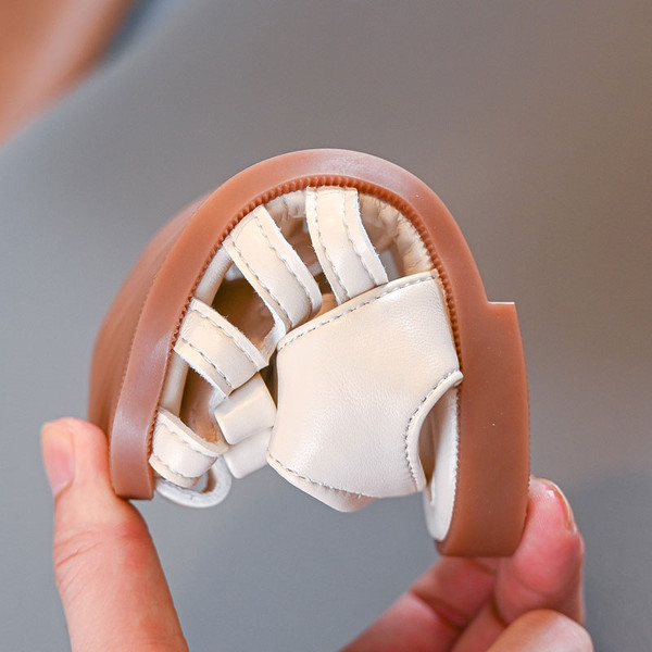 Kleebistega laste nahast sandaalid tüdrukutele