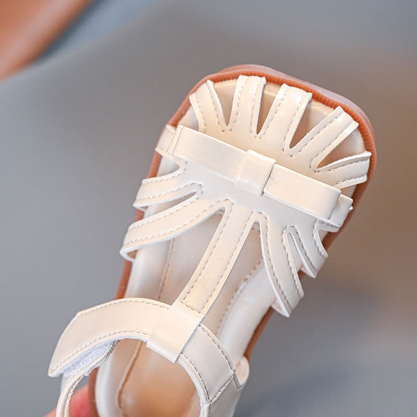 Kleebistega laste nahast sandaalid tüdrukutele