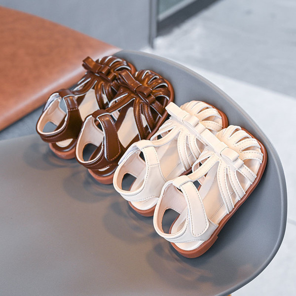 Kleebistega laste nahast sandaalid tüdrukutele