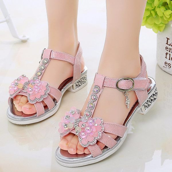 Jauns bērnu sandaļu modelis ar akmentiņiem un pērlēm meitenēm