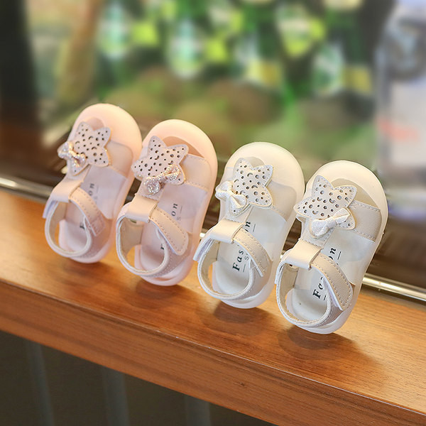 Παιδικά σανδάλια με λουράκια βελκρό  σε λευκό και ροζ