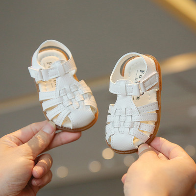 Tüdrukutele sobivad laste kunstnahast sandaalid