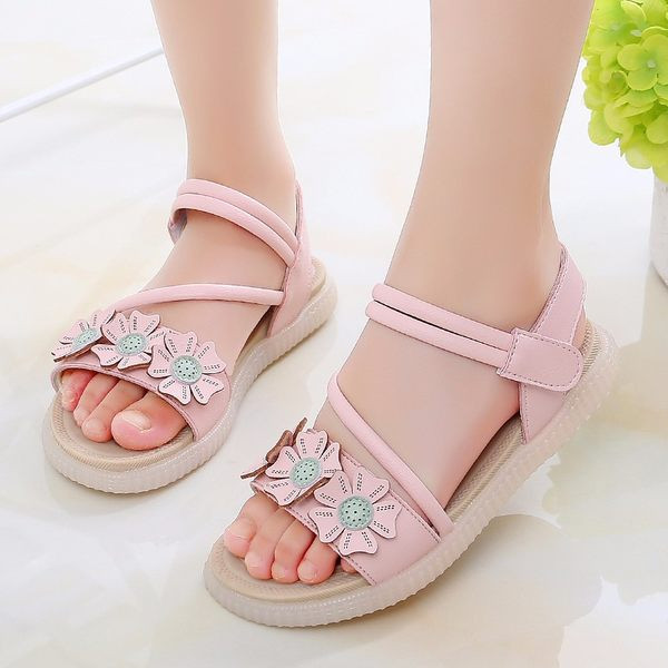 Jauns bērnu sandaļu modelis no eko ādas ar 3D ziedu elementu