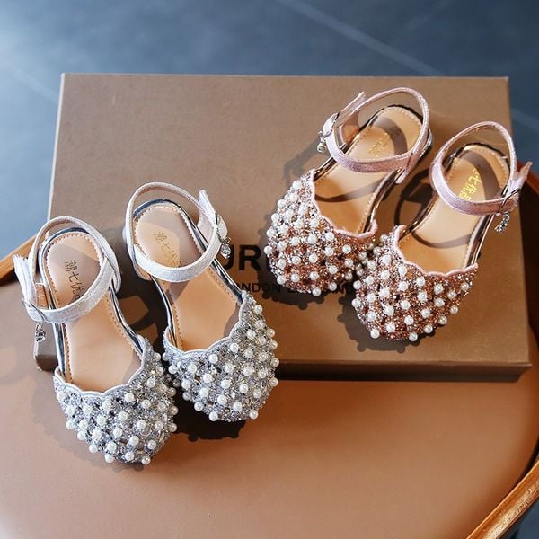 Παιδικά κομψά σανδάλια με πέρλες  διακόσμηση
